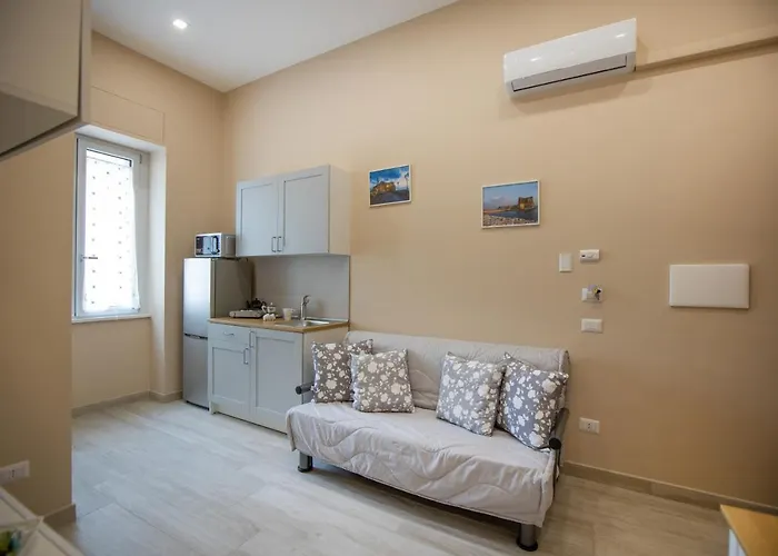 Casa Cavaliere Bed and Breakfast Νάπολη